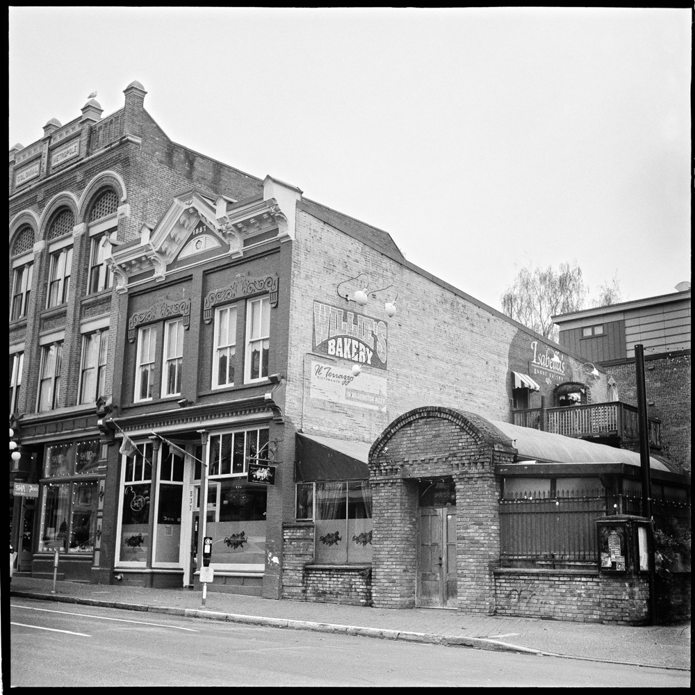 Willie's Bakery lasted for many, many years before being converted into a nightclub by the current tennants. I miss the comforting meals that they used to serve, especially on the wet west coast days